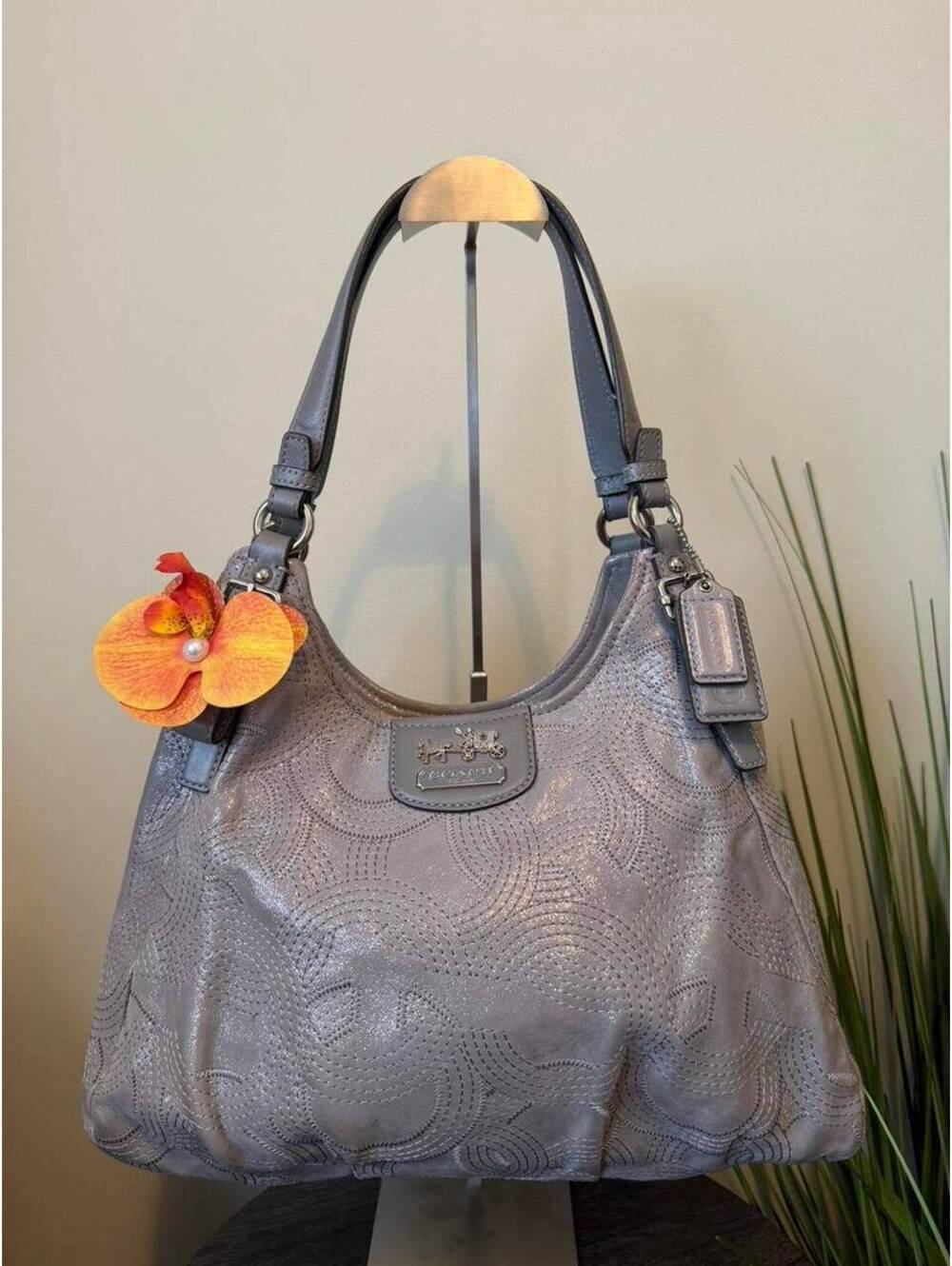 COACH Mettalic Madison Signature Hobo Bag 🍒